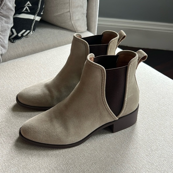 Steve Madden Dares Boots - Picture 1 of 3